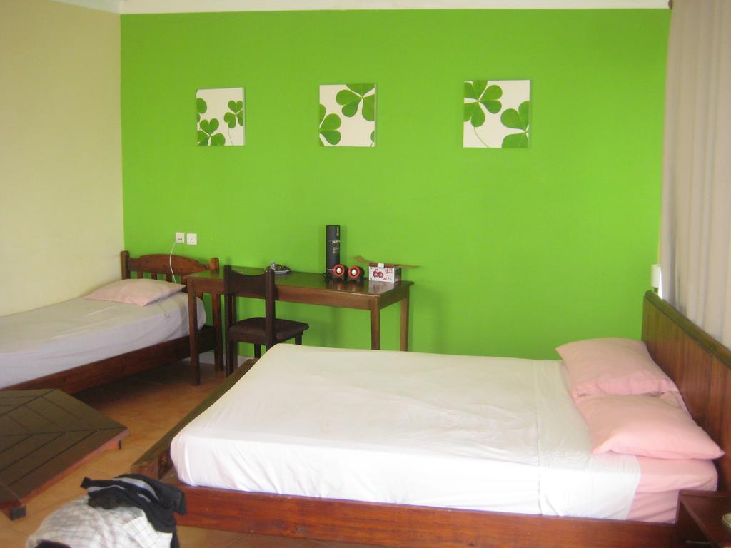 Le Cactus Guest House Baie-du-Tombeau Quarto foto