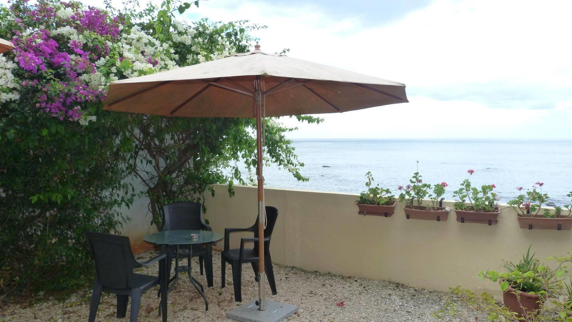 Le Cactus Guest House Baie-du-Tombeau Exterior foto
